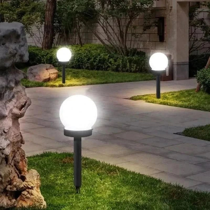 Stilvolle LED-Gartenlampe rund, energieeffizient durch Solarenergie, ideal für Hof & Terrasse.