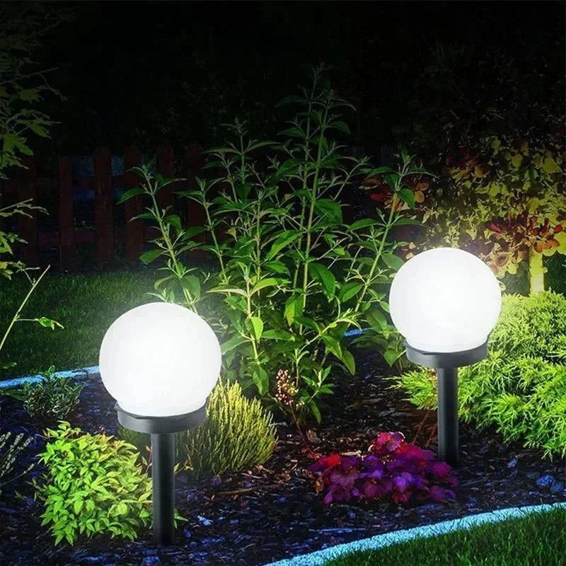 Umweltfreundliche Solar-Gartenbeleuchtung in rundem Design. Automatisch an/aus, spart Energie.