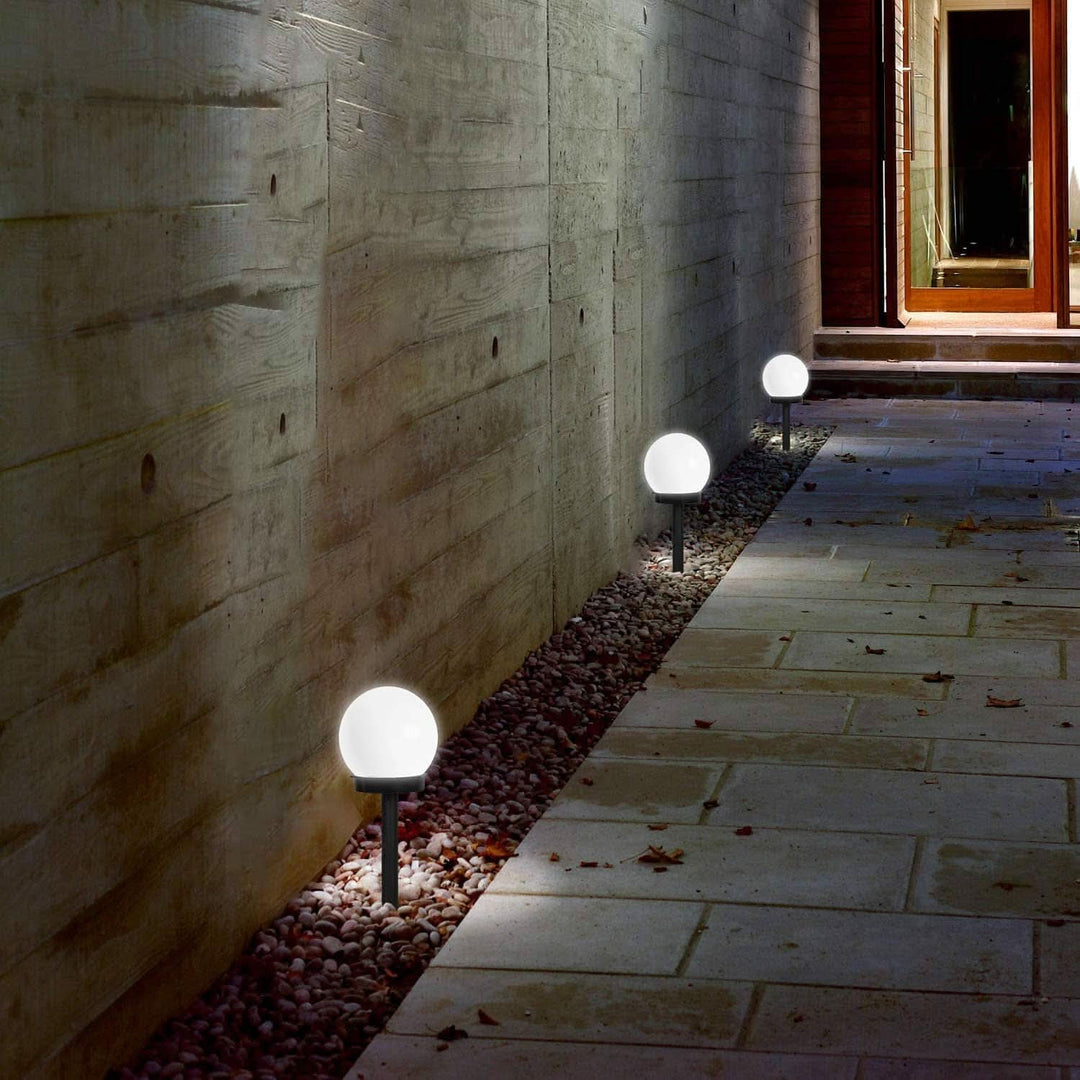 Automatisierte runde LED-Außenleuchte. Solarenergie-betrieben, keine Kabel, einfache Installation.