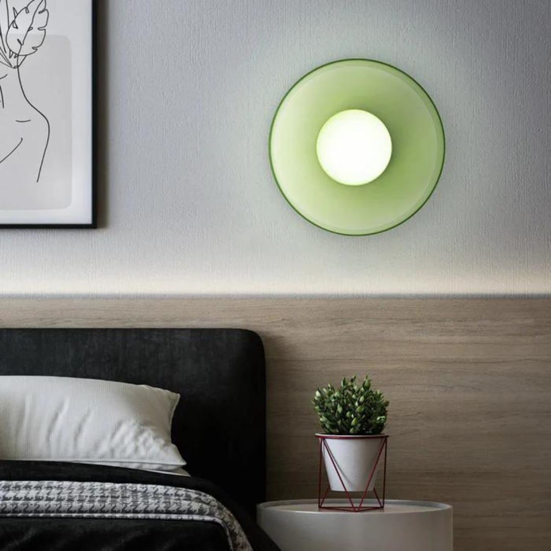 Runde Deckenleuchte modern, stilvolle Glasleuchte für eine helle Inneneinrichtung.