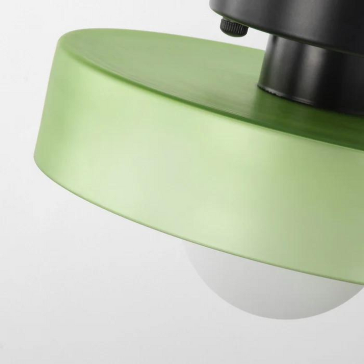 Moderne runde Deckenleuchte aus Glas, die Ihr Zuhause elegant beleuchtet.
