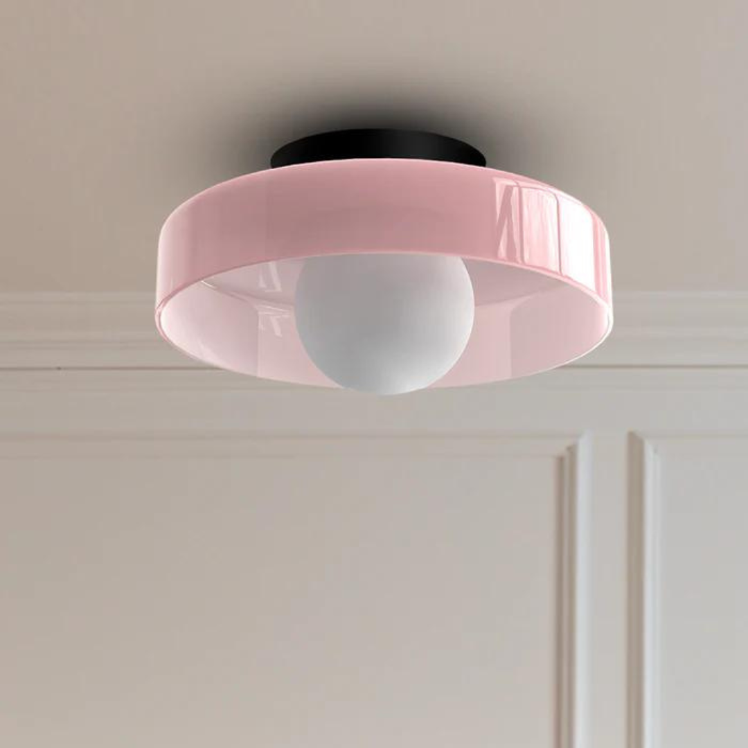 Runde Deckenleuchte mit Glas-Diffusor, moderne Beleuchtung für angenehmes Ambiente.