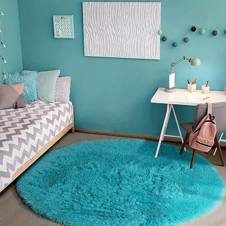 Runder, flauschiger Clouda Teppich für gemütliche Wohnzimmer. Weich, rutschfest & waschbar.