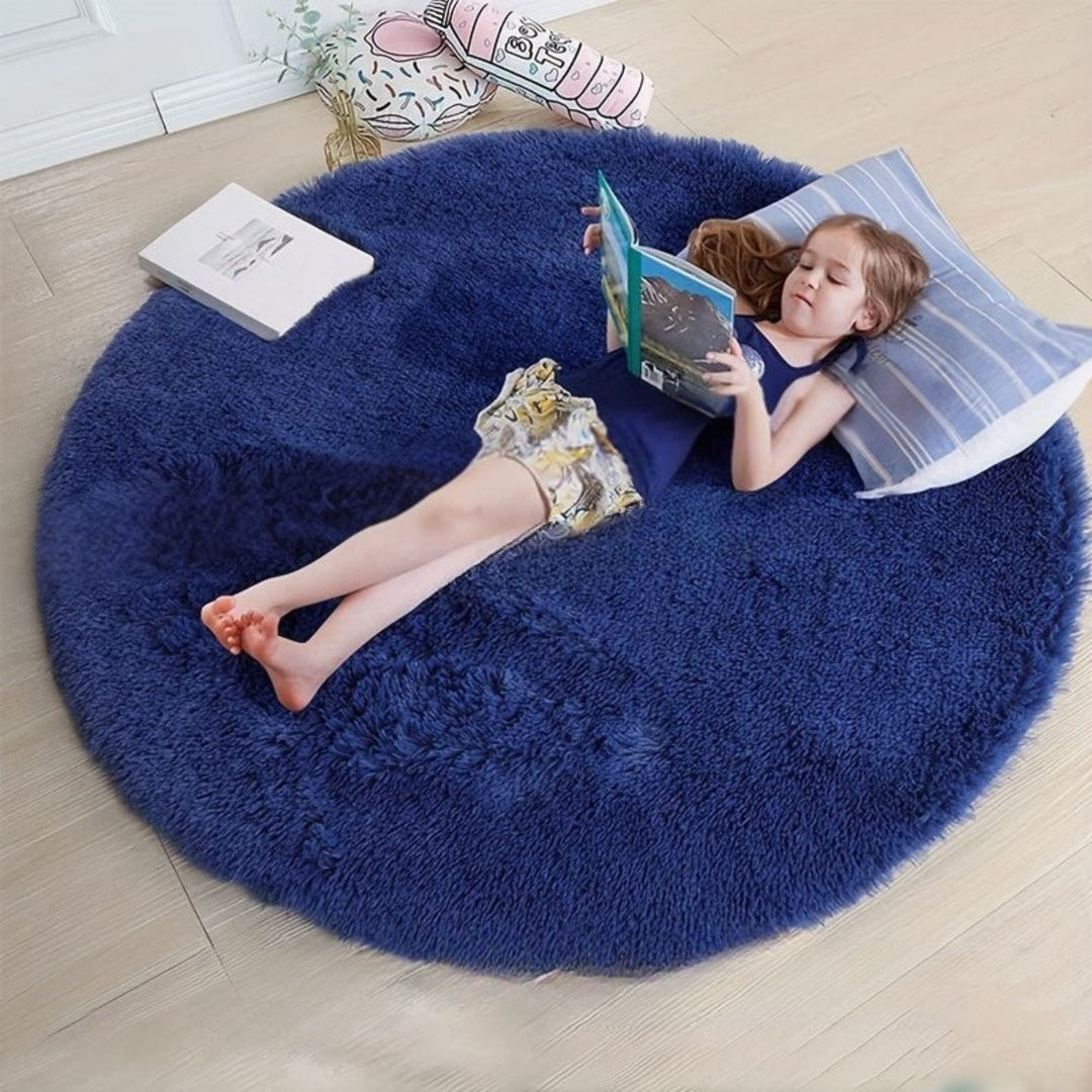 Kinderfreundlicher Clouda Rundteppich, weich & rutschfest. Ideal für Spielecken im Kinderzimmer.