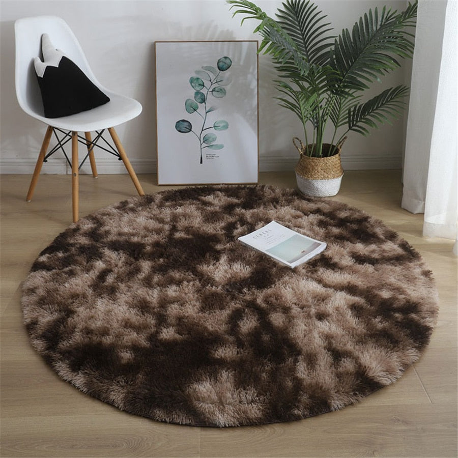 Runder Teppich aus Polyester, flauschig und sehr weich. Gemütliche Ergänzung für Ihr Zuhause.
