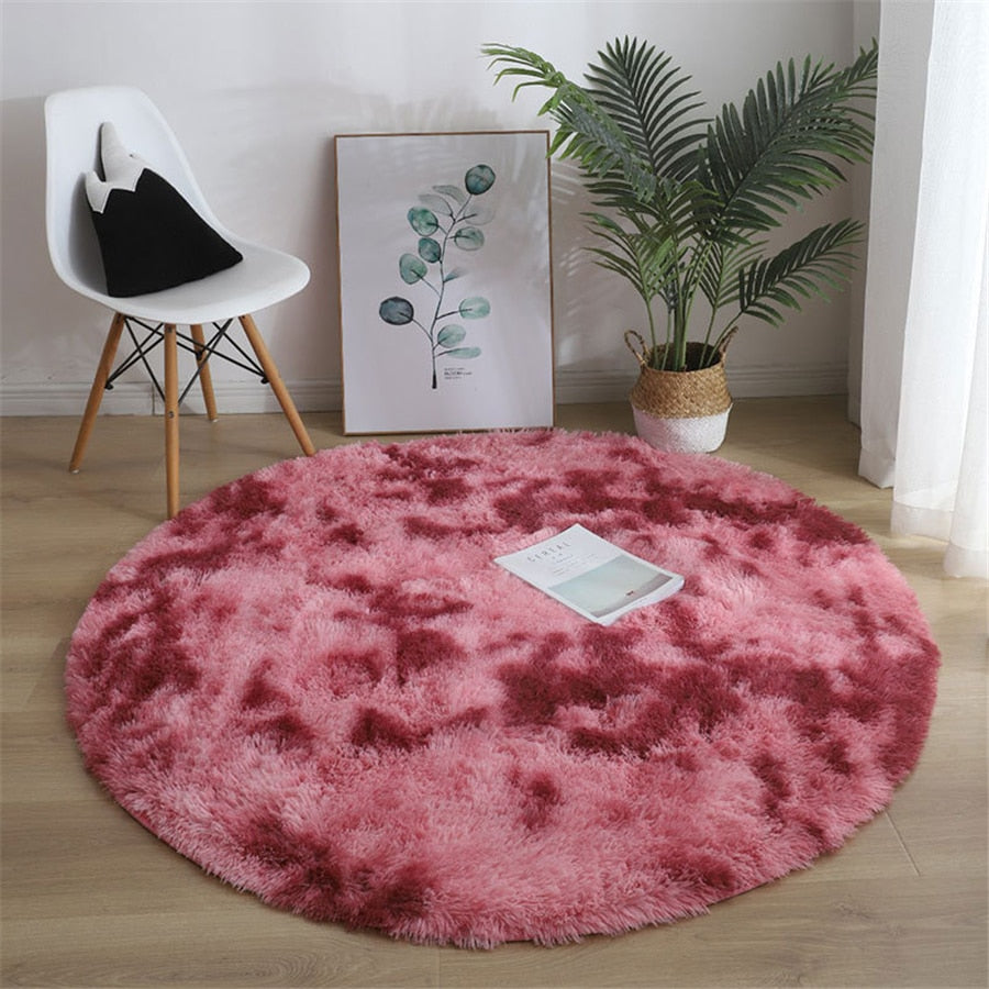 Flauschiger runder Teppich in Hellgrau, gemütlich & modern. Weicher Polyesterteppich für Wohnzimmer.