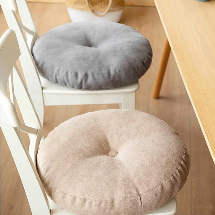 Komfortables ZenCushion Sitzkissen aus Polyester, rund, fördert Ruhe und Entspannung beim Meditieren.