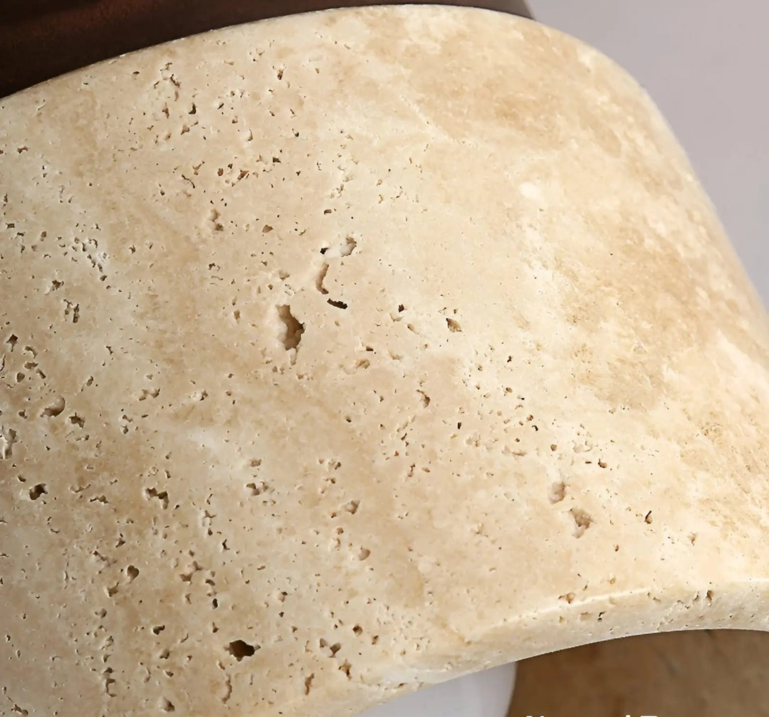 Runde Travertin-Holzleuchte, Wabi-Sabi Deckenlampe, designstark & rustikal für stilvolle Innenbeleuchtung.