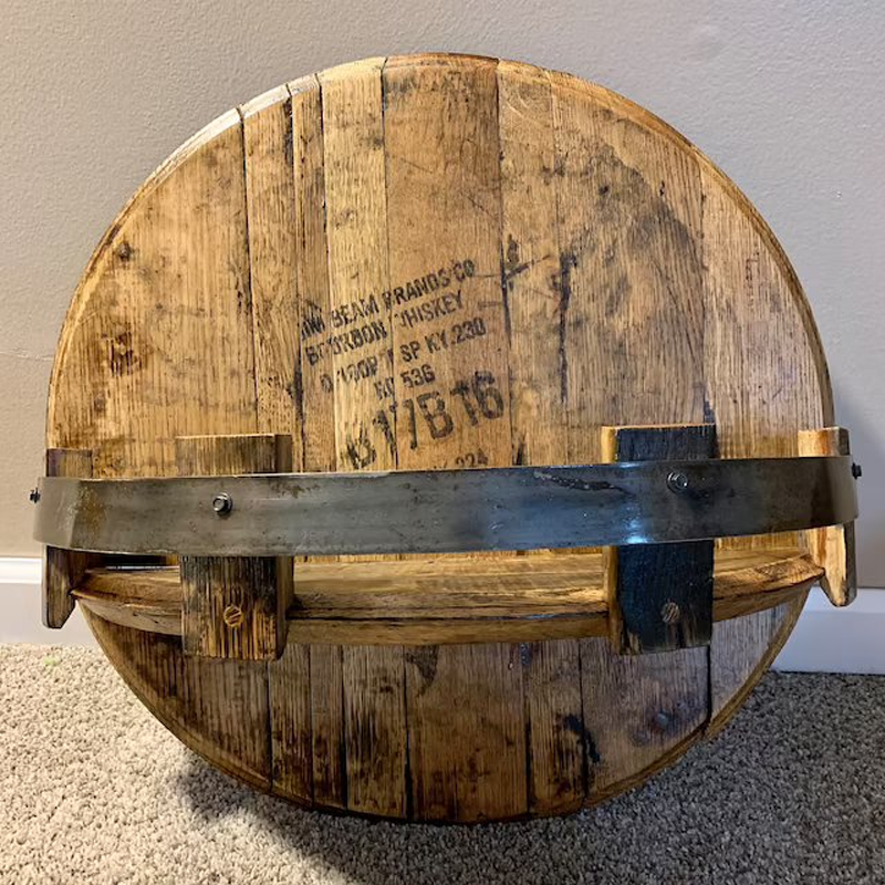 Rustikales Wandregal aus echtem Whiskeyfass Massivholz. Ideal für Hausbar, Küche & Wohnzimmer Deko.