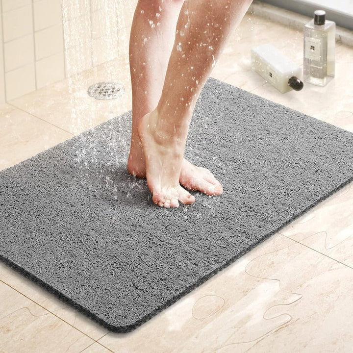 Rutschfeste Duschmatte für Badsicherheit, mit Drainage-Löchern und weicher Oberfläche für mehr Komfort im Bad.