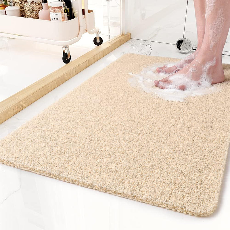 Detailaufnahme: Rutschfeste Duschmatte mit Drainagelöchern & Oberflächenstruktur für sicheren Stand und Hygiene.