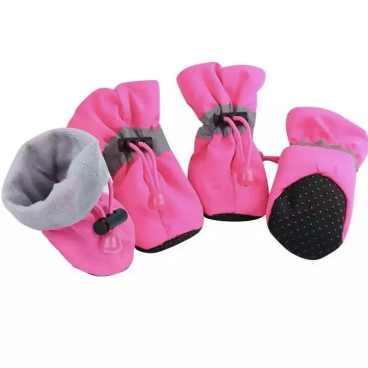 Verstellbare blaue Hunde Pfotenschuhe für winterliche Outdoor-Abenteuer. Schützen vor Schnee, Kälte & Verletzungen.