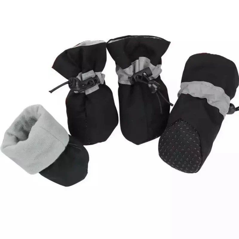 Robuste Winter-Hundeschuhe mit rutschfester Sohle. Optimaler Nässeschutz & Kälteschutz für empfindliche Hundepfoten.
