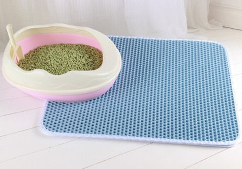 Nahaufnahme der Wabenstruktur der rutschfesten Katzenstreumatte, fängt Streu zuverlässig und hygienisch.