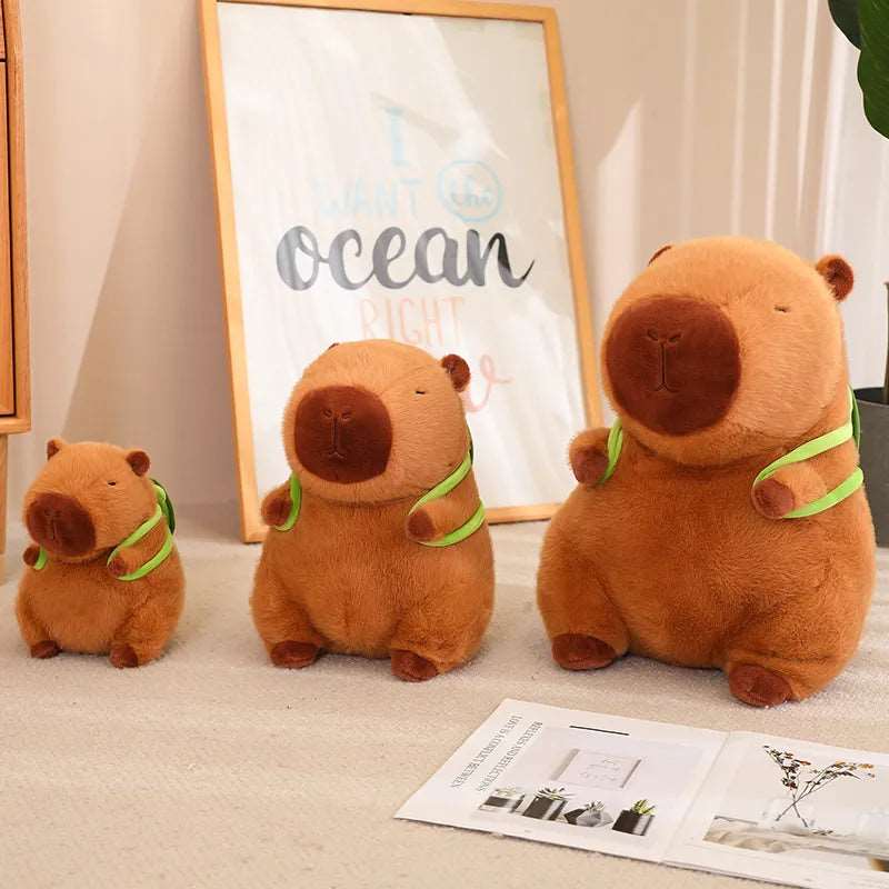 Weiches Capybara Kuscheltier mit niedlichem Schildkrötenrucksack, perfekte Kinderzimmer-Deko.