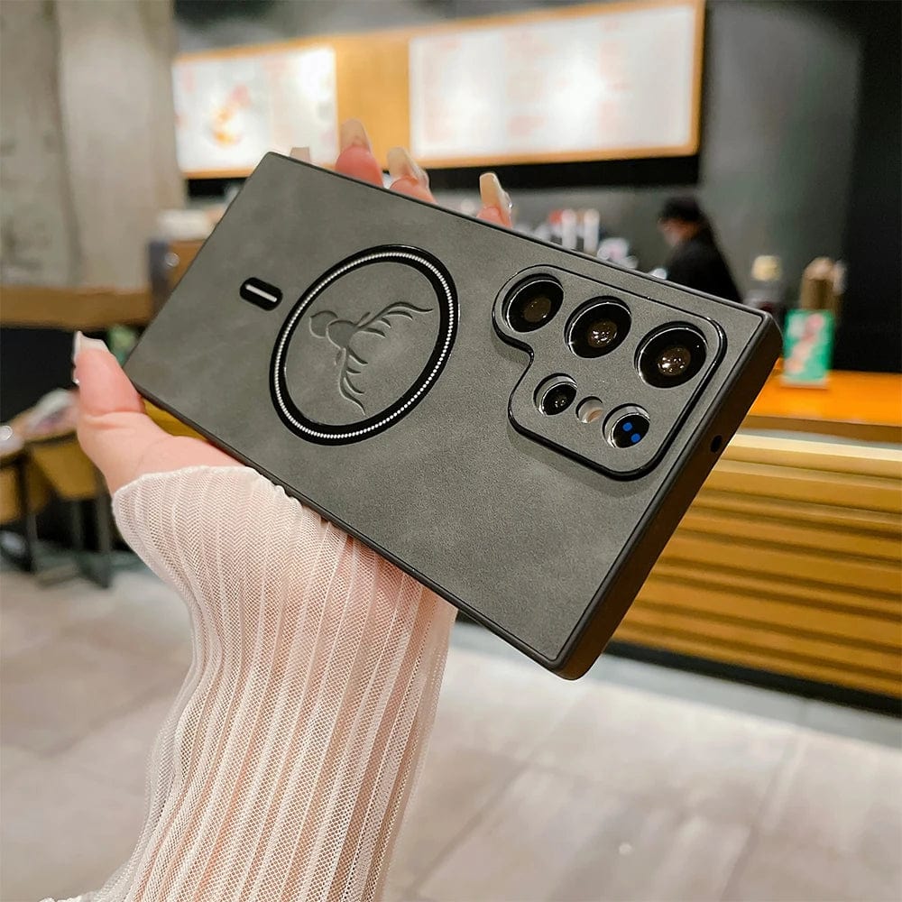 Samsung Lederhülle mit magnetischer Kabelladung, Schutz für Galaxy Smartphones.