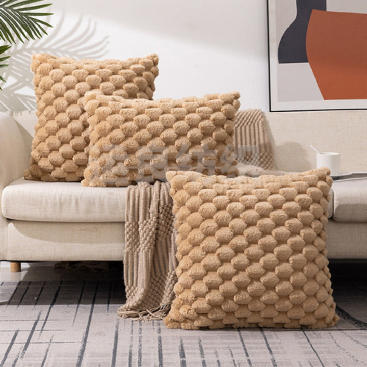 Hochwertiger Plüschbezug aus Samt, luxuriöses Wohnaccessoire fürs Sofa.