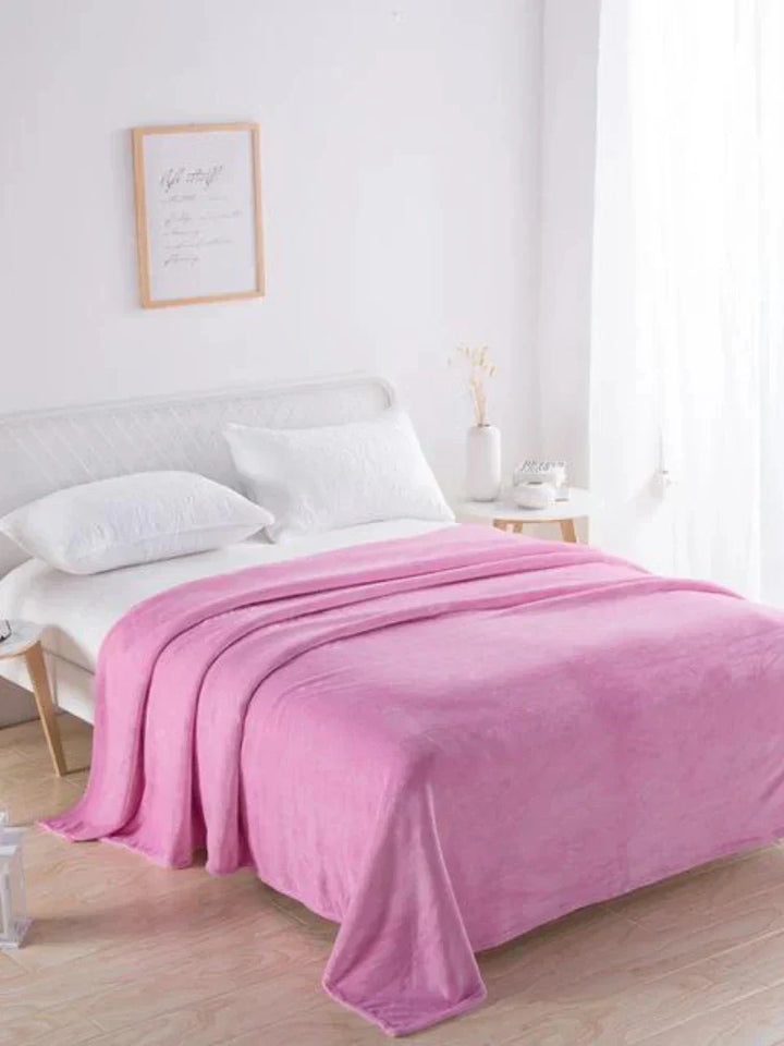 Hochwertige Samt-Wohndecke VelvetLux in Pastellfarben. Weiche Fleecedecke für Sofa & Heimtextilien.