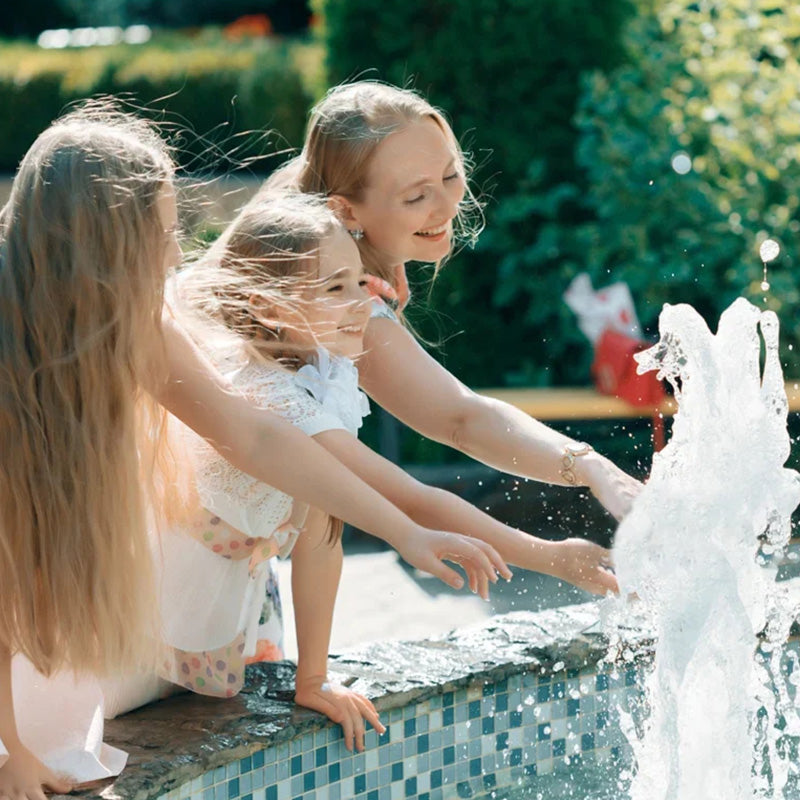 Sandsberg Teichpumpe mit Farbwechsel-LEDs, ideal für stimmungsvolle Gartenbeleuchtung & Wasserspiele.