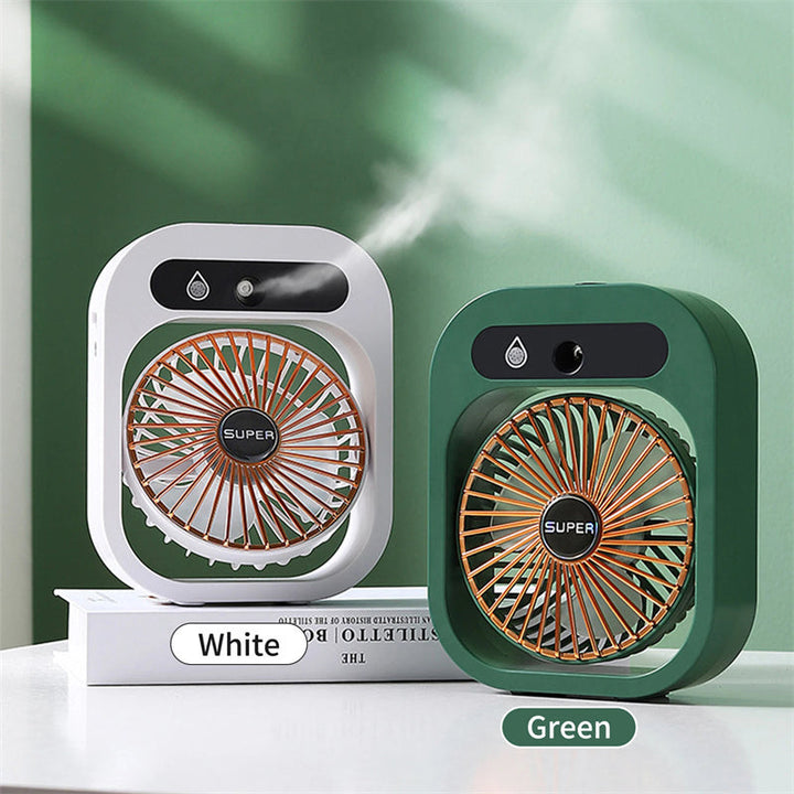 Tragbarer Sandsberg Mini-Tischventilator mit USB-Aufladung und integriertem Luftbefeuchter für unterwegs.