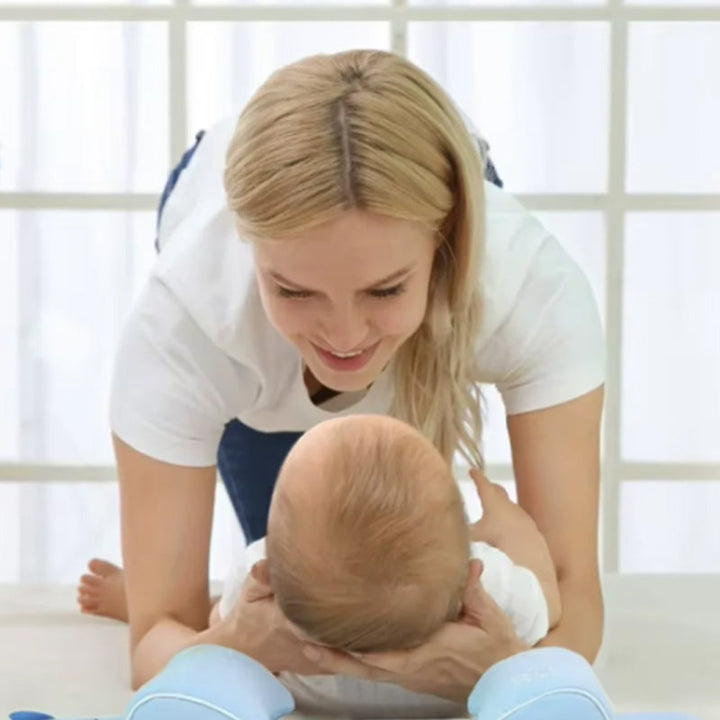 Atmungsaktives SanftRuhe Babykissen aus weicher Baumwolle, ergonomisch für Komfort & gesunde Kopfform.