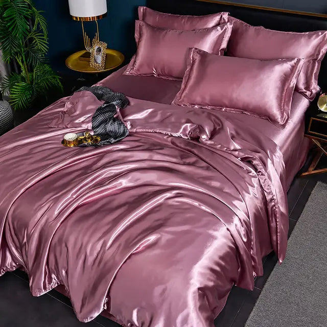 Luxus-Bettbezug aus Satin, seidenweich & geschmeidig. Perfekt als stilvolle Schlafzimmer-Dekoration.