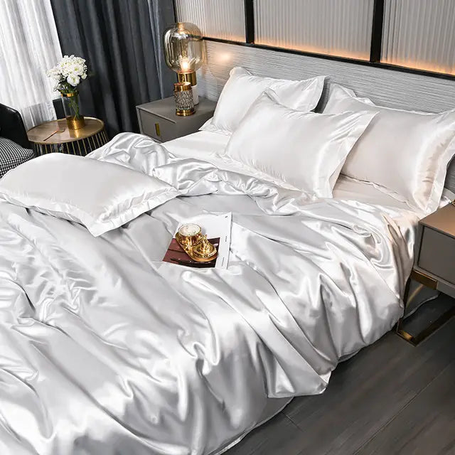 Exklusiver Satin-Bettbezug, glänzend und geschmeidig. Ergänzt Ihr Schlafzimmer mit Eleganz und Komfort.