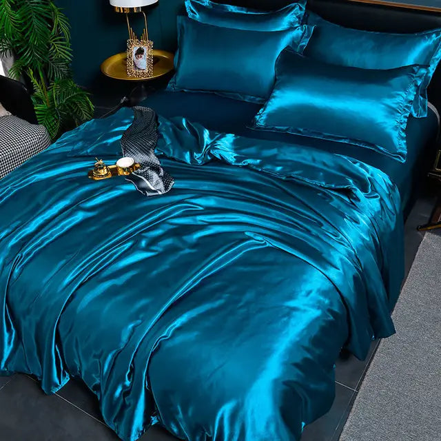 Eleganter Satin-Bettbezug, pflegeleicht & farbecht. Bringt Glanz und Komfort in jedes Schlafzimmer.