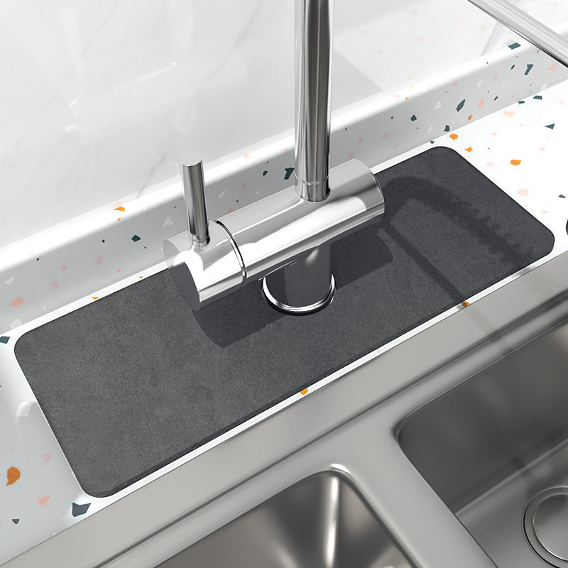 Saugstarke Kieselgur Spülbeckenmatte, perfekt für Badezimmer & Küche. Schützt Oberflächen zuverlässig.