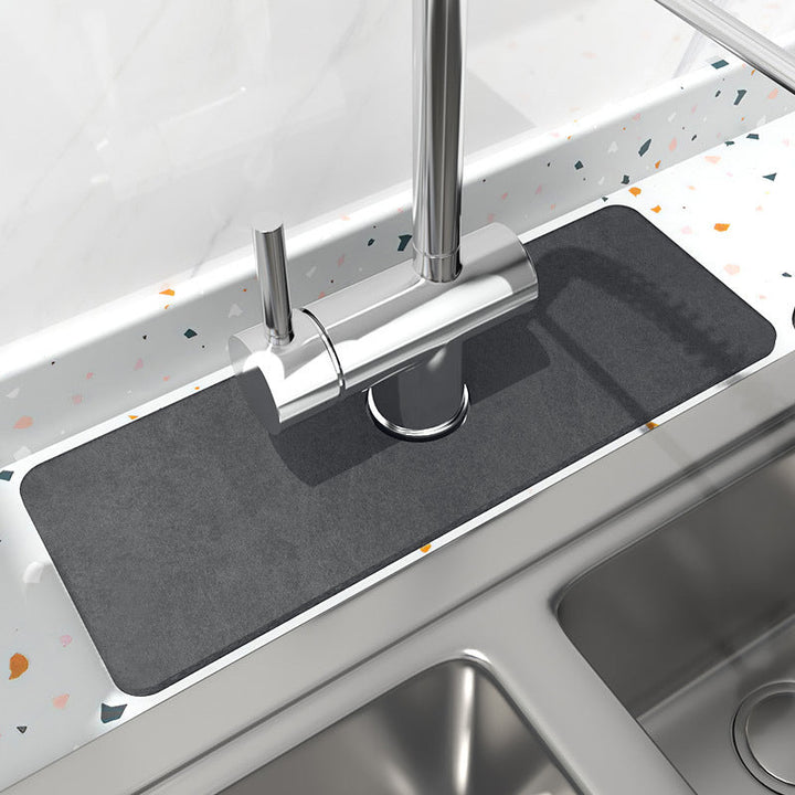Saugstarke Kieselgur Spülbeckenmatte, perfekt für Badezimmer & Küche. Schützt Oberflächen zuverlässig.