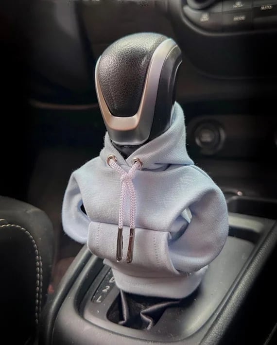 Bequeme Schaltknauf Abdeckung im coolen Hoodie-Design. Verbessert Haptik & schützt deinen Schaltknauf stilvoll.