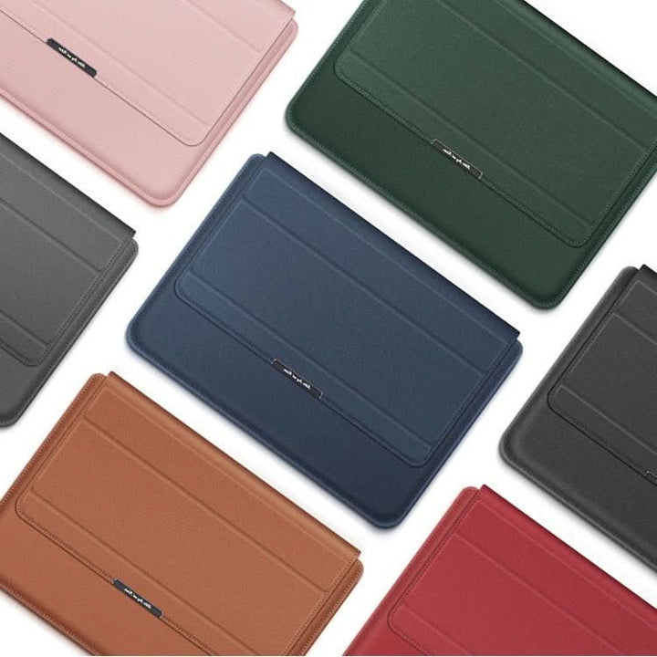 Laptop-Schutzhülle geöffnet mit Laptop, zeigt weiches Innenfutter und stoßfestes Design. Perfektes Laptopzubehör.