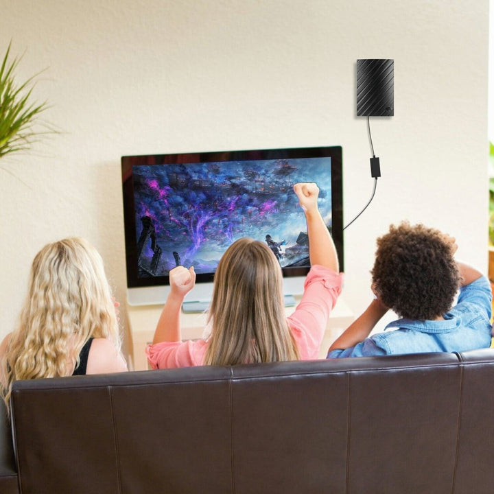 Moderne ULTRAWAVE Zimmerantenne für verbesserten 4K TV-Empfang und Heimkino-Erlebnis.
