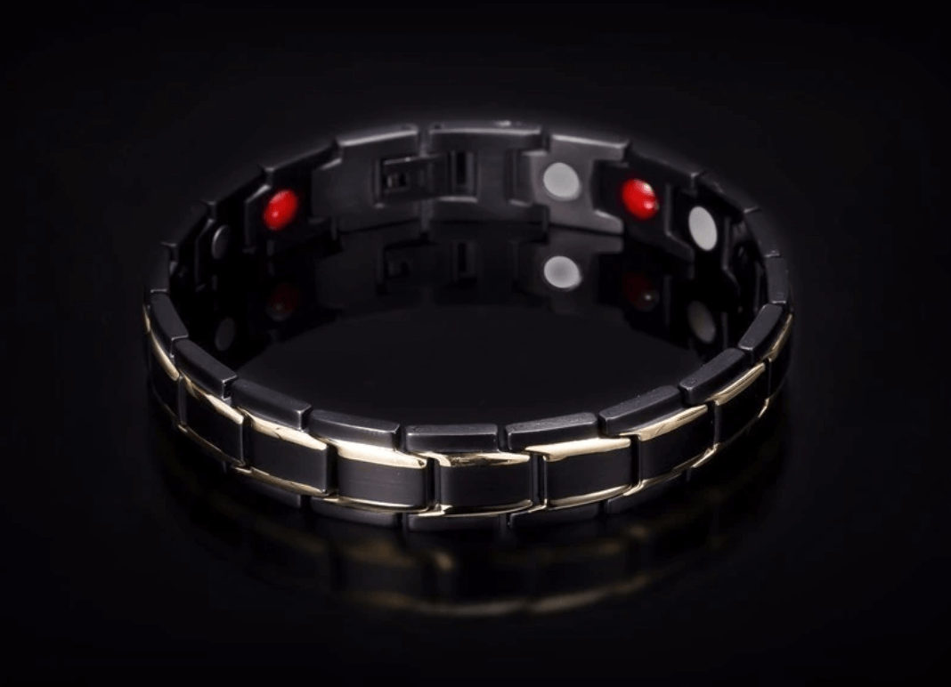 Herren Magnetarmband aus robustem Edelstahl; elegantes Accessoire für Energie & Stil.