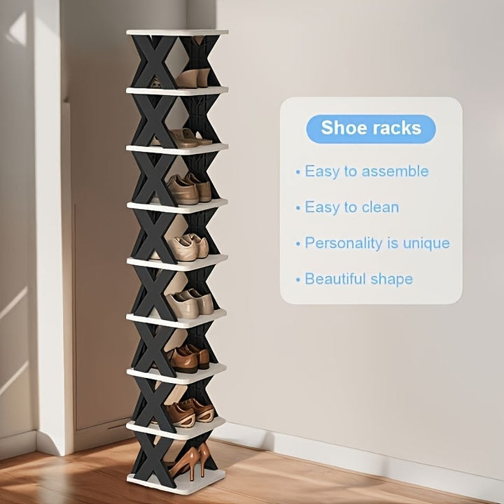 Vertikales Ordnungssystem für Schuhe. Schmaler Schuhturm hält Ihren Flur und Ihre Garderobe organisiert.