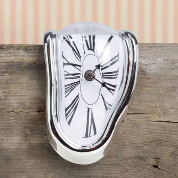 Dekorative schmelzende Uhr im Salvador Dalí Stil. Originelles Geschenk für Kunstliebhaber & moderne Einrichtung.