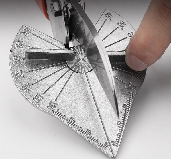 SchnittMeister Pro Hobbywerkzeug beim präzisen Schneiden von Papier, perfekt für Modellbau & kreative Projekte.
