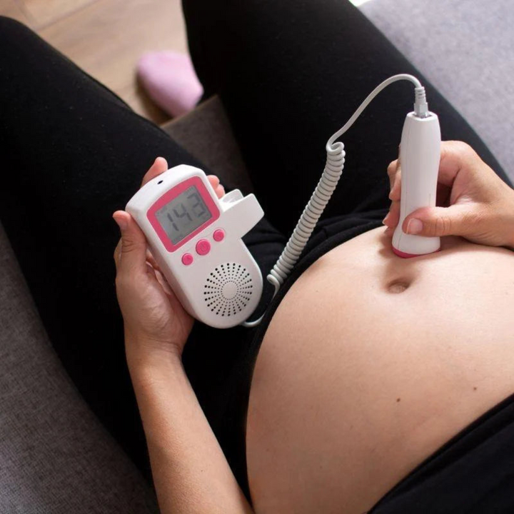 Gerät zur Überwachung des Babyherzschlags in der Schwangerschaft. Fördert die Sicherheit und Gesundheit von Mutter und Kind.