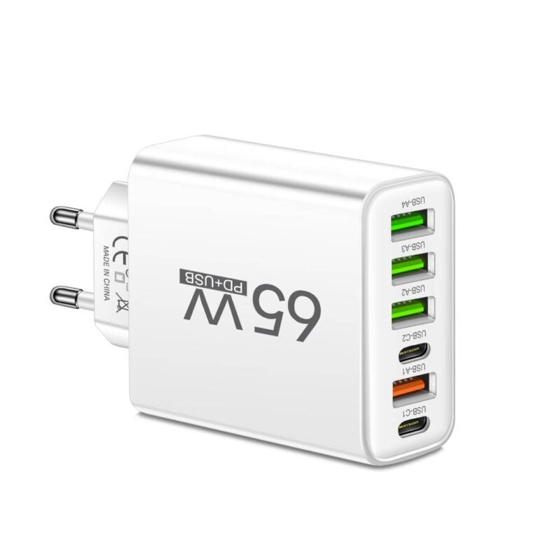 Schwarz PowerMax 65W 6-in-1 USB-C Schnellladegerät für bis zu 6 Geräte gleichzeitig auf dem Schreibtisch.