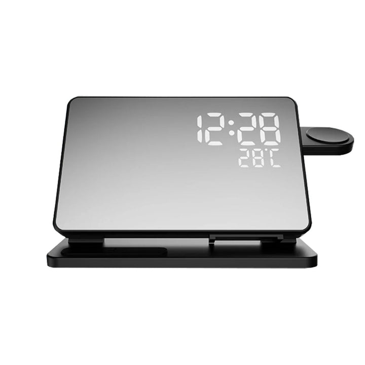 Zeigt das Aufladen von iPhone, Apple Watch und AirPods auf der schwarzen kabellosen 3-in-1 Ladestation mit Wecker.