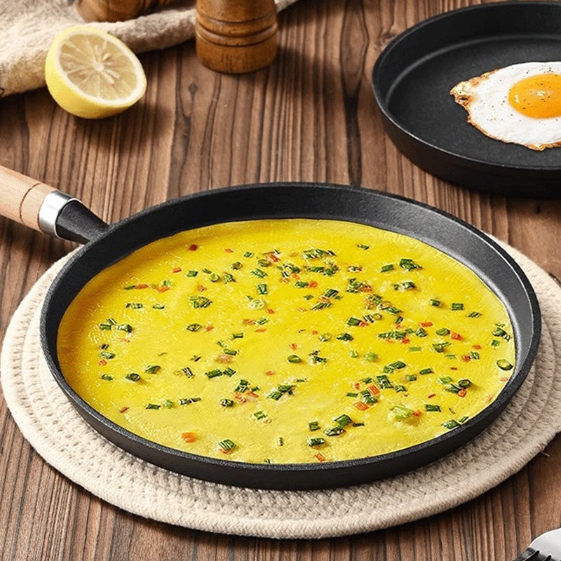 Ergonomische Gusseisenpfanne mit Antihaft. Robustes Kochgeschirr für den Herd. Perfekt für langlebiges Kochen in der Küche.