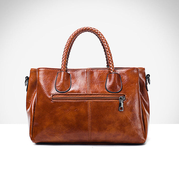 Offene schwarze Damen Boston Umhängetasche aus Ölwachsleder, viel Stauraum sichtbar. Weiche Lederhandtasche.