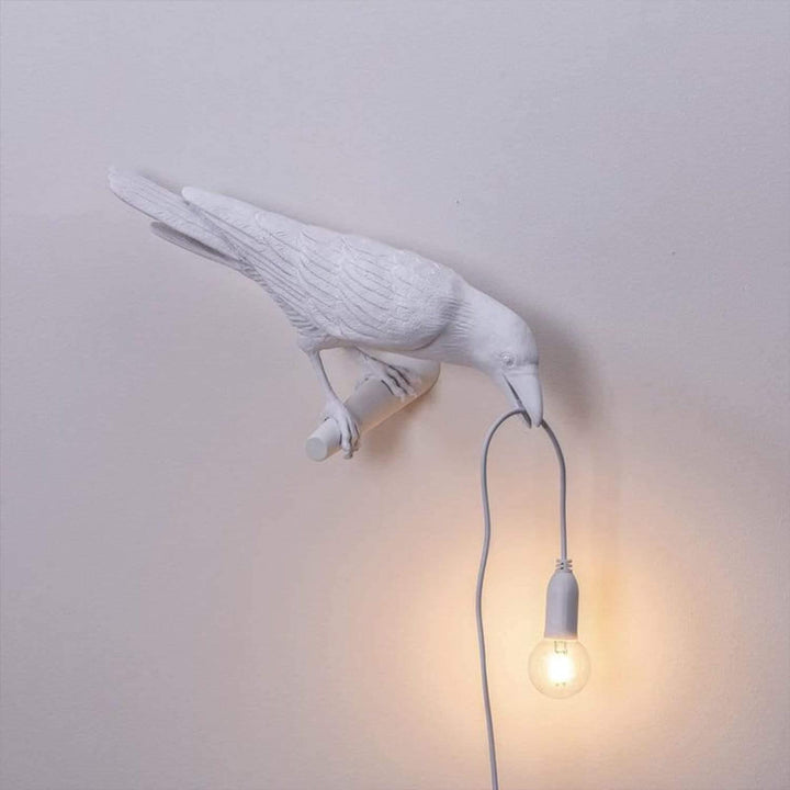 Moderne schwarze Rabenlampe, LED-Tischleuchte schafft einzigartige und dekorative Atmosphäre im Raum.