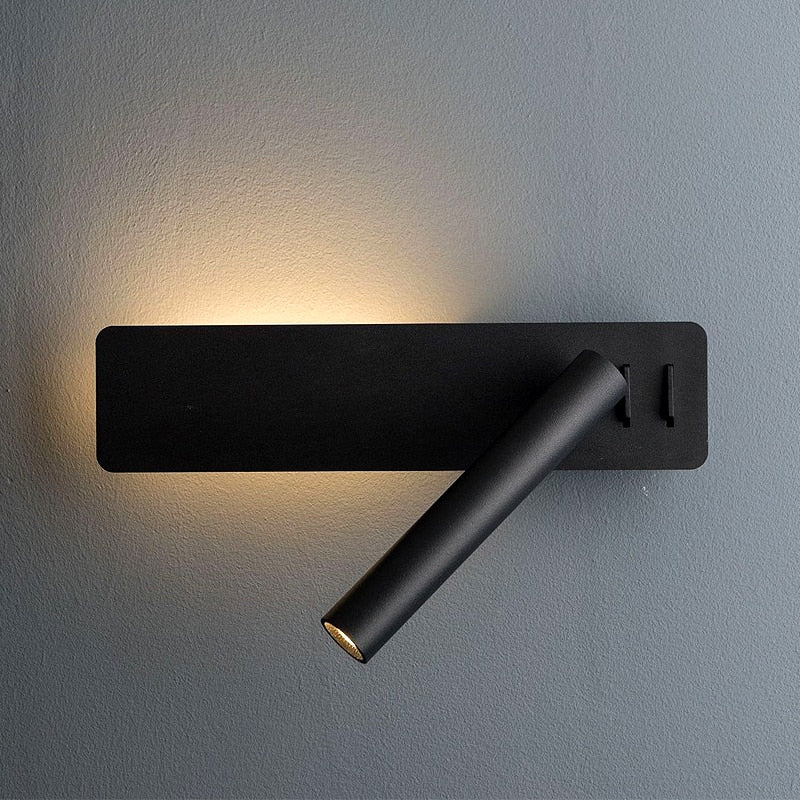 Weiße flexible LED-Leselampe, als drehbare Wandleuchte für moderne Schlafzimmer-Beleuchtung.