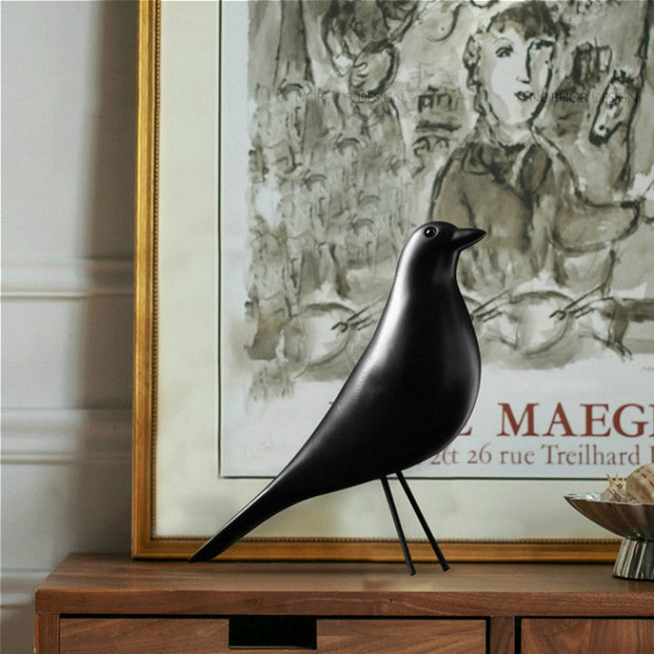 Moderne schwarze Dekorationsfigur Vogel, ideale Geschenkidee für stilvolle Wohn- und Büroeinrichtungen.