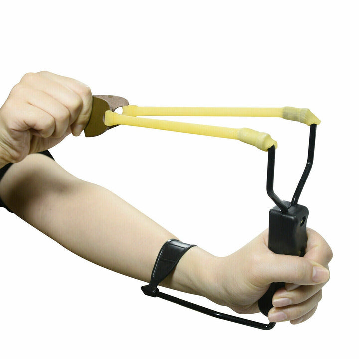 Kompakte Präzisions-Schleuder mit faltbarer Handgelenkstütze, perfekt für Sport und Campingausflüge.