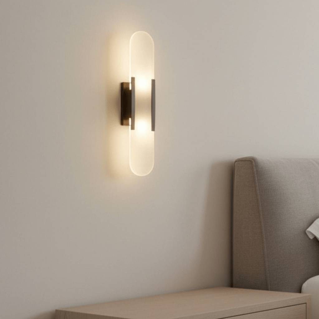 Schwarze & goldene LED-Wandlampe, modern, elegant, Metall für luxuriöse Innenbeleuchtung.