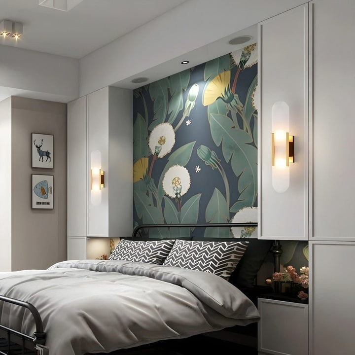 Elegante LED-Wandlampe Schwarz-Gold aus Metall & Dolomit für moderne Wohnakzente.