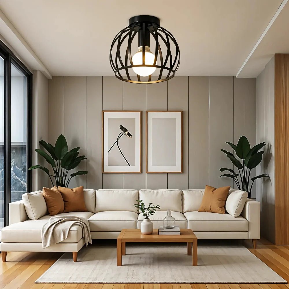 Elegante schwarze Industrie Deckenlampe in einer modernen Küche, bietet helle Deckenbeleuchtung und industriellen Charme.