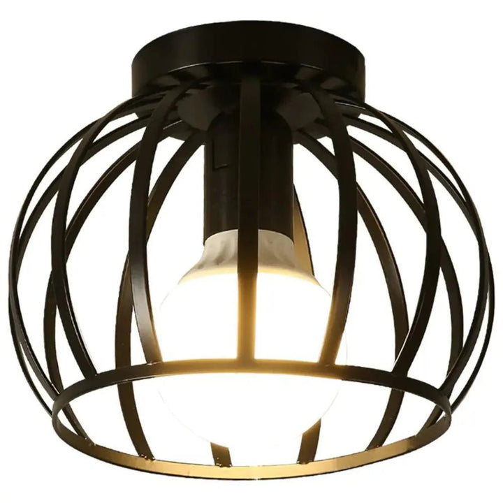 Nahaufnahme der schwarzen Deckenleuchte, die robuste Metallstruktur und modernes Design betont. Perfekt für Flur.